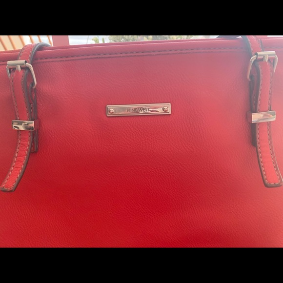 Nine West Handbags - Nine West purse! Great color!